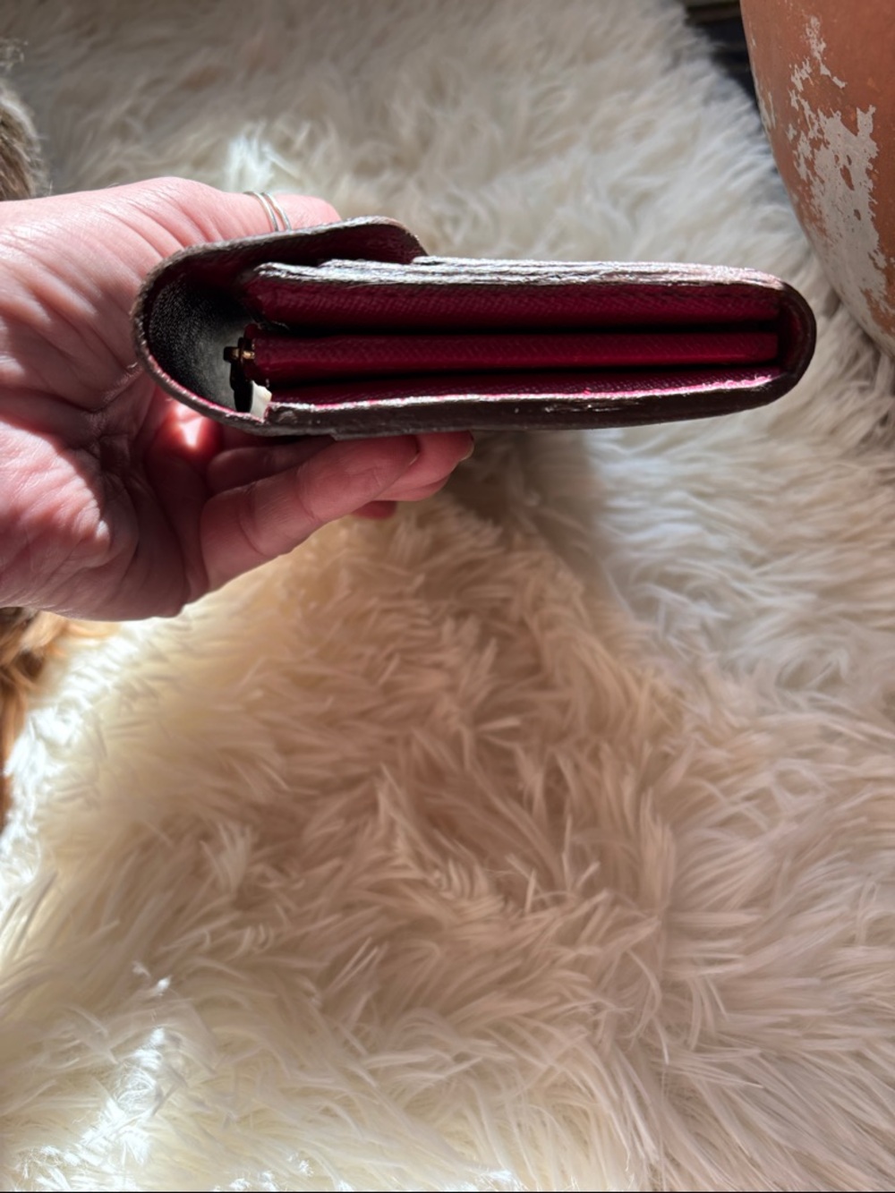 Monogram, Louis Vuitton, Sarah wallet/ crossbody with fuchsia interior - Picture 14 of 15